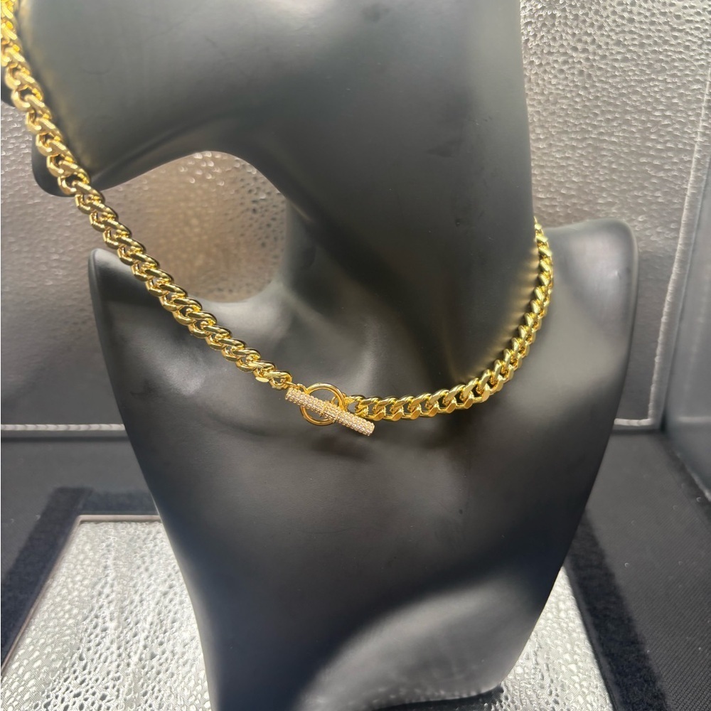 Elegant Gold Chain Necklace